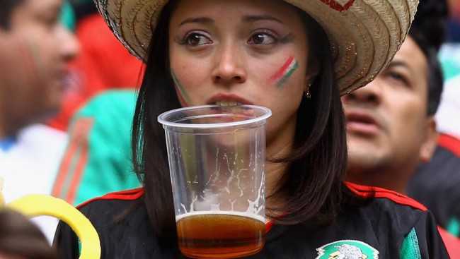 euro_2016_boire_une_biere_au_stade_de_france