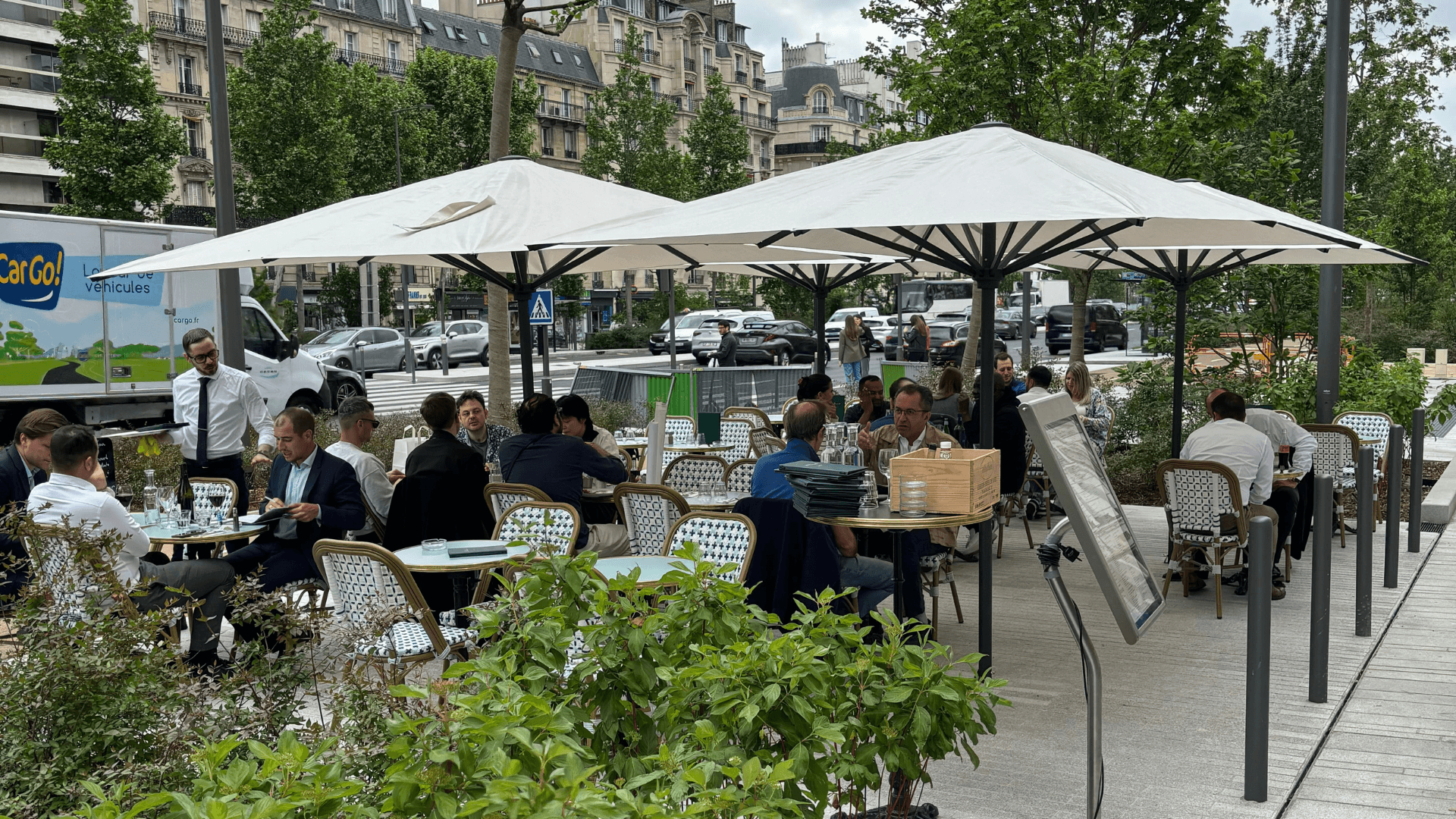 57f48802f5bf175cb43f51a95362c294_bouquetneuilly-terrasse-midi.png