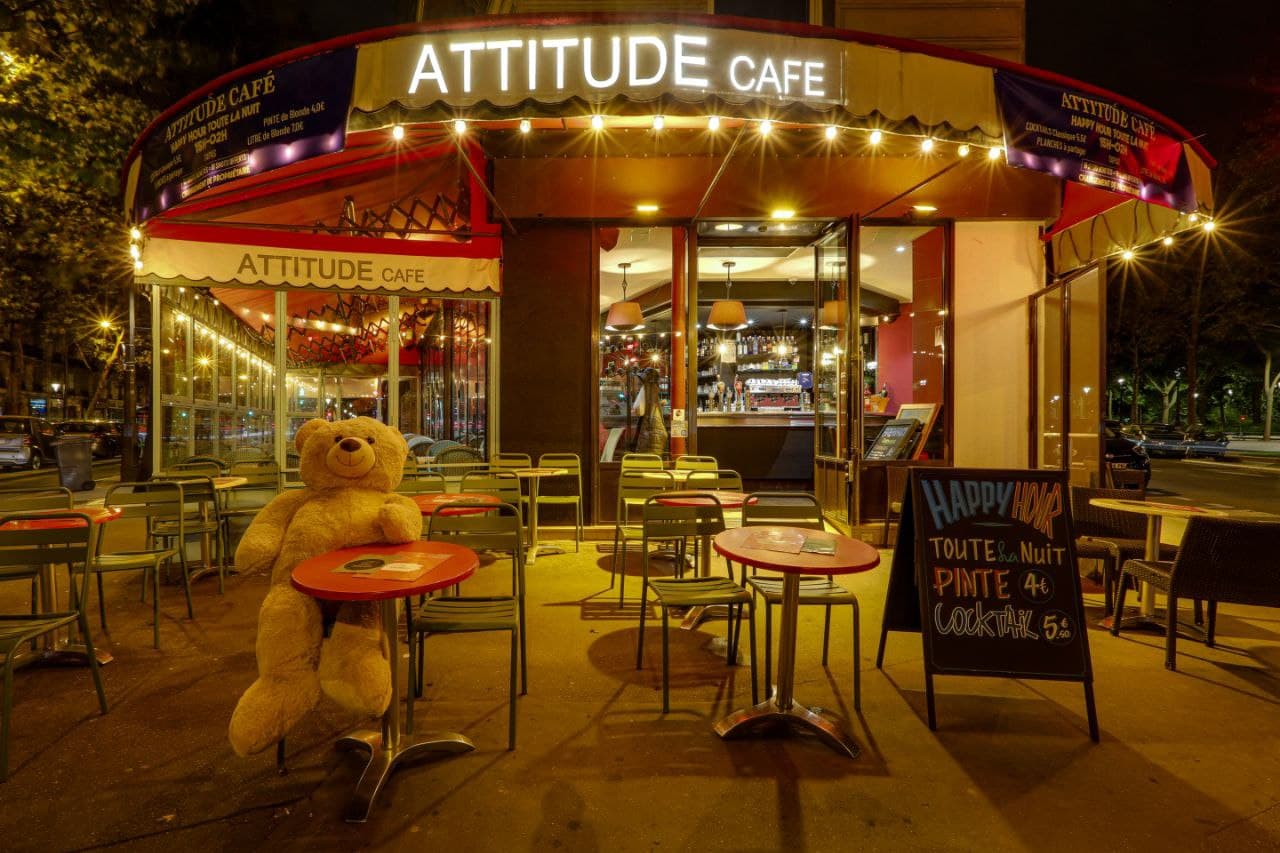 00bdf598fd7d6ccfbd2b49bc94bcf3c4_attitude_cafeterrasse.jpeg
