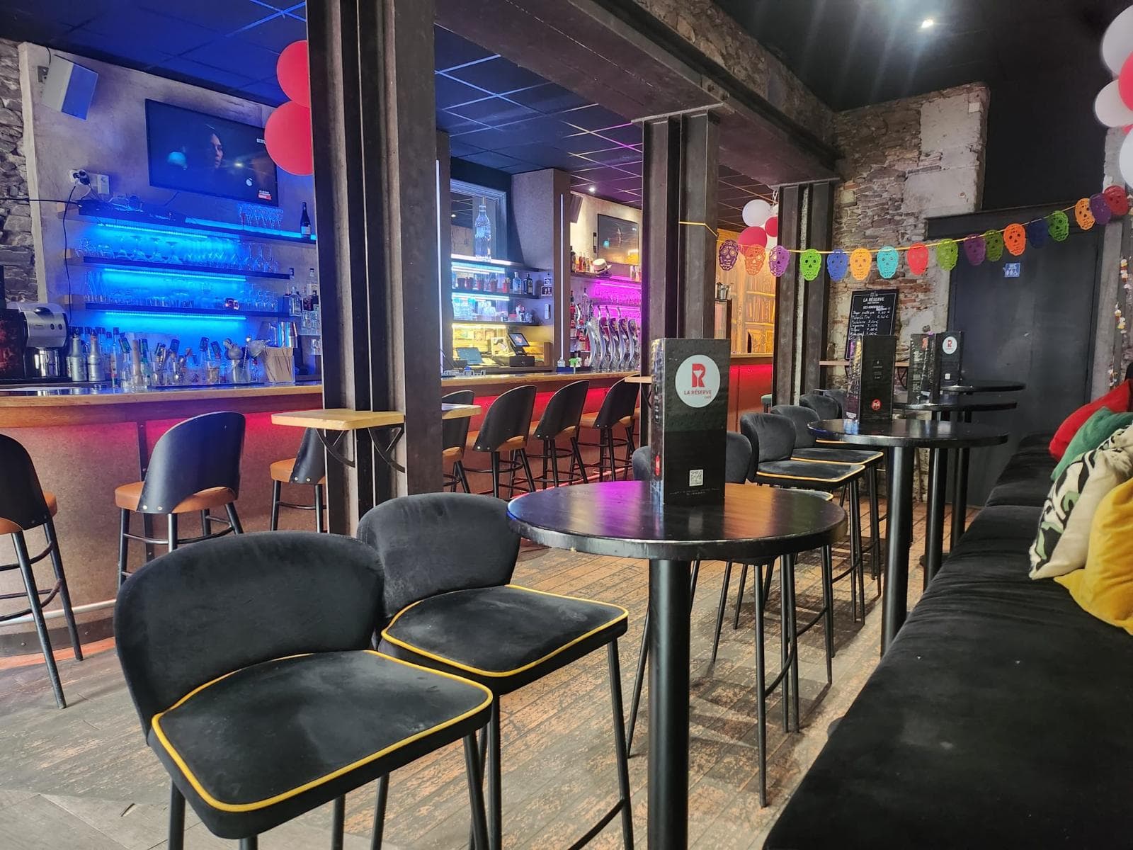 0f4794751a829971ca25f841ad787aab_reservecafe_nante_salle3.jpg